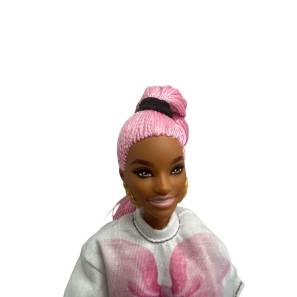 Barbie Extra Doll # 10 Very Long Pink Hair Braids Smiling Articulated 2021 - Picture 5 of 16